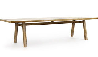 Silna forma i funkcjonalność stołu z drewna
